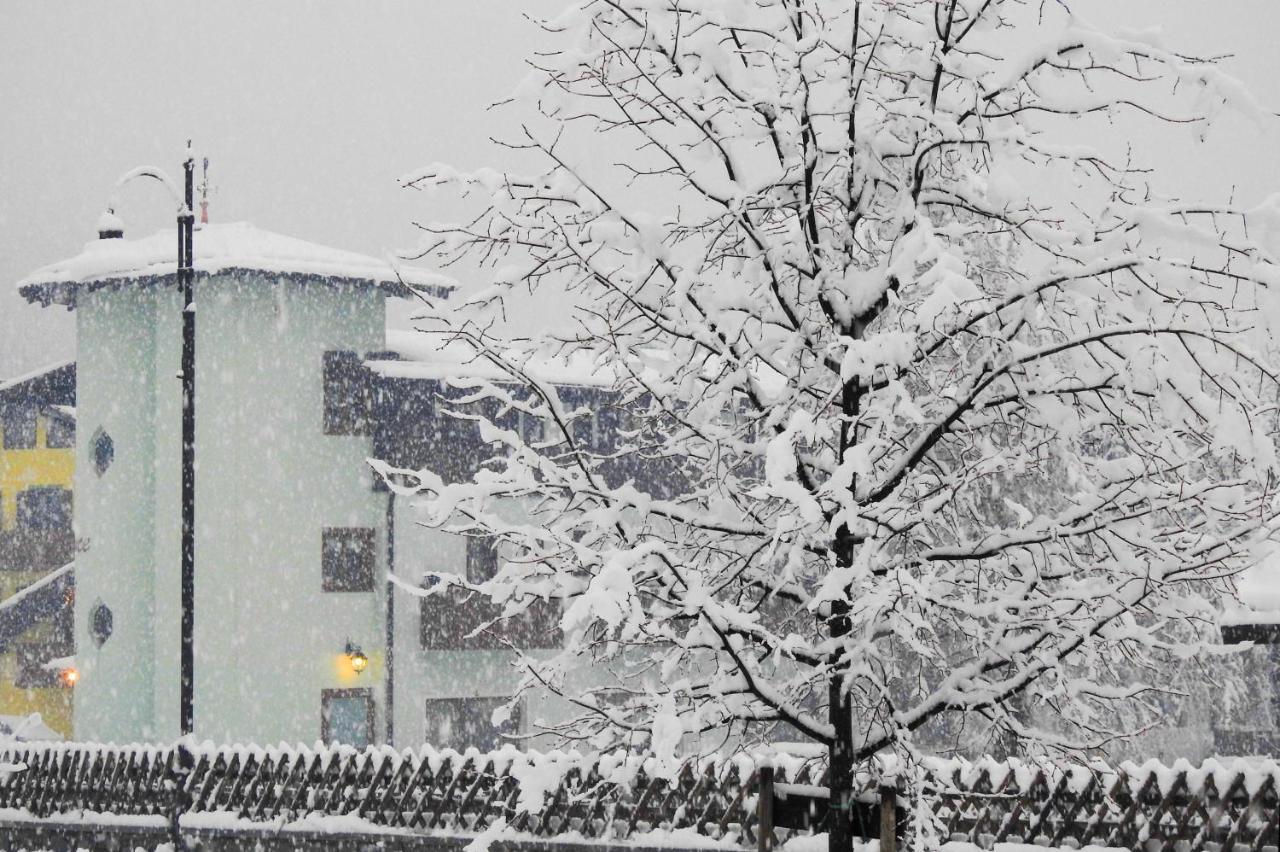 Casteluce Hotel Funivie Pinzolo Esterno foto