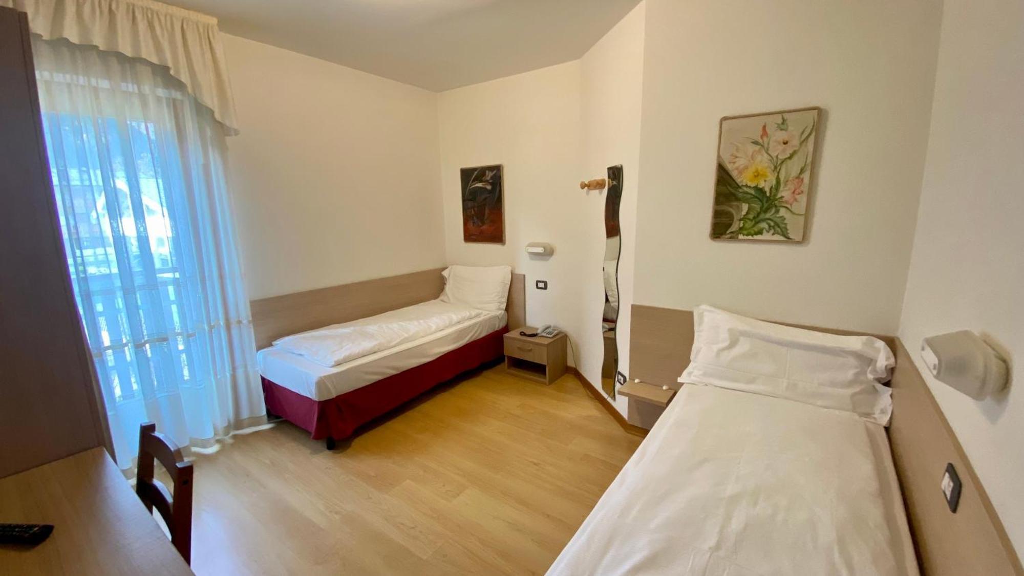 Casteluce Hotel Funivie Pinzolo Esterno foto