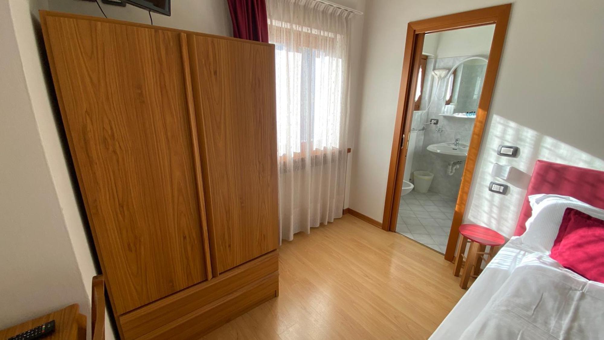 Casteluce Hotel Funivie Pinzolo Esterno foto