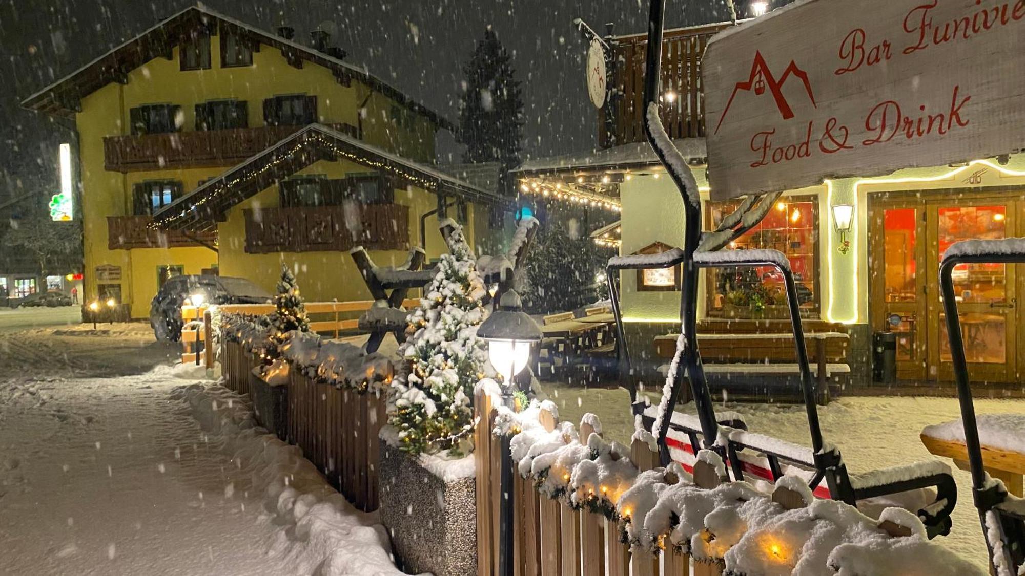 Casteluce Hotel Funivie Pinzolo Esterno foto