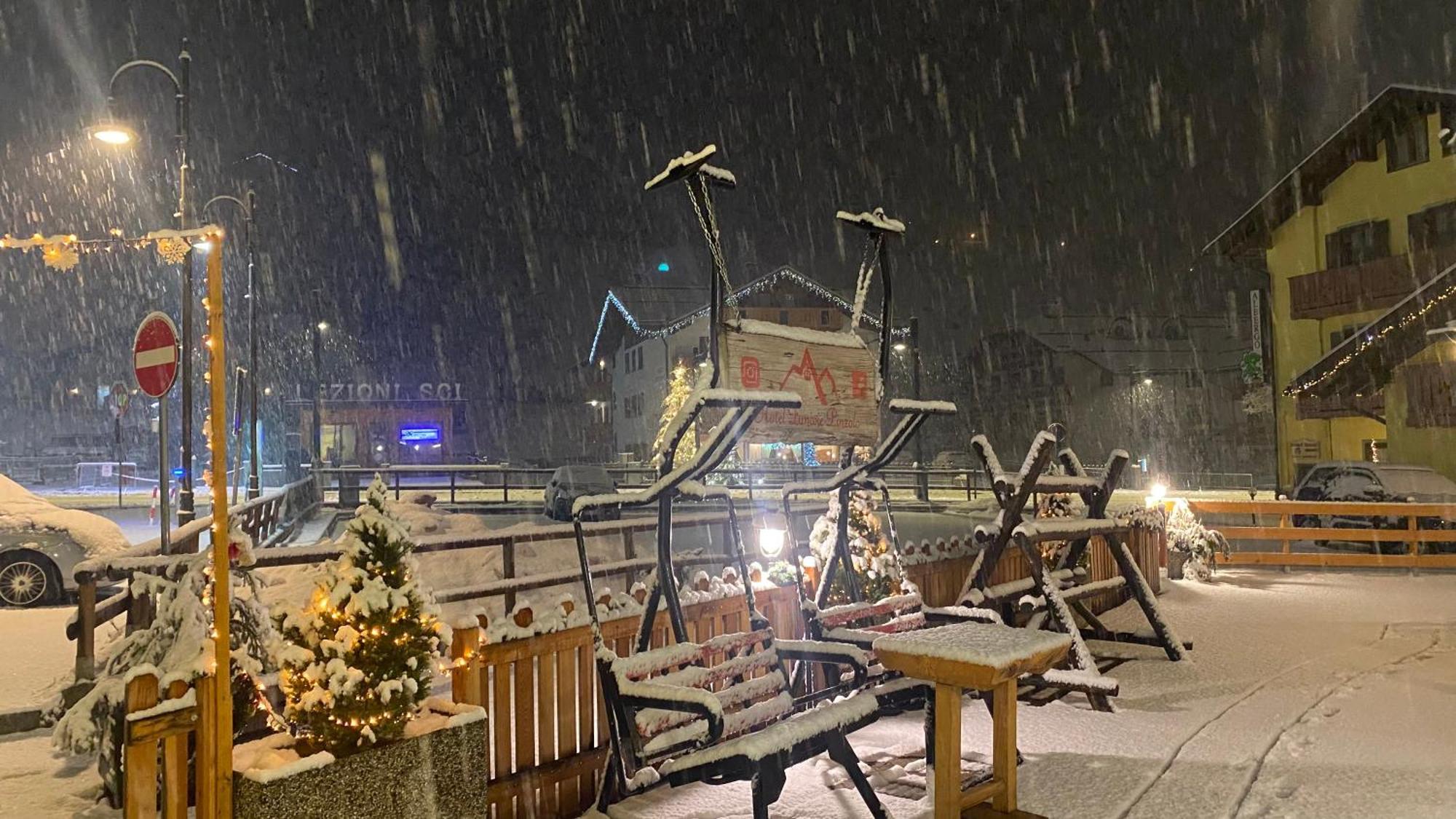 Casteluce Hotel Funivie Pinzolo Esterno foto