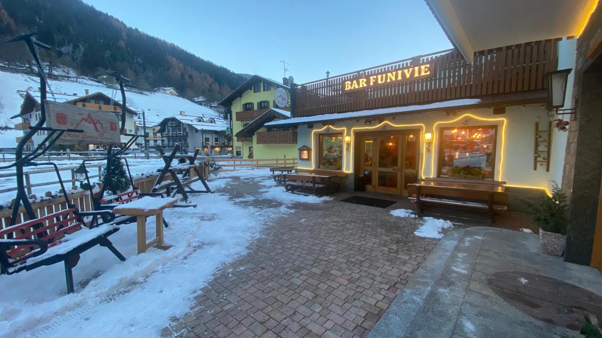 Casteluce Hotel Funivie Pinzolo Esterno foto