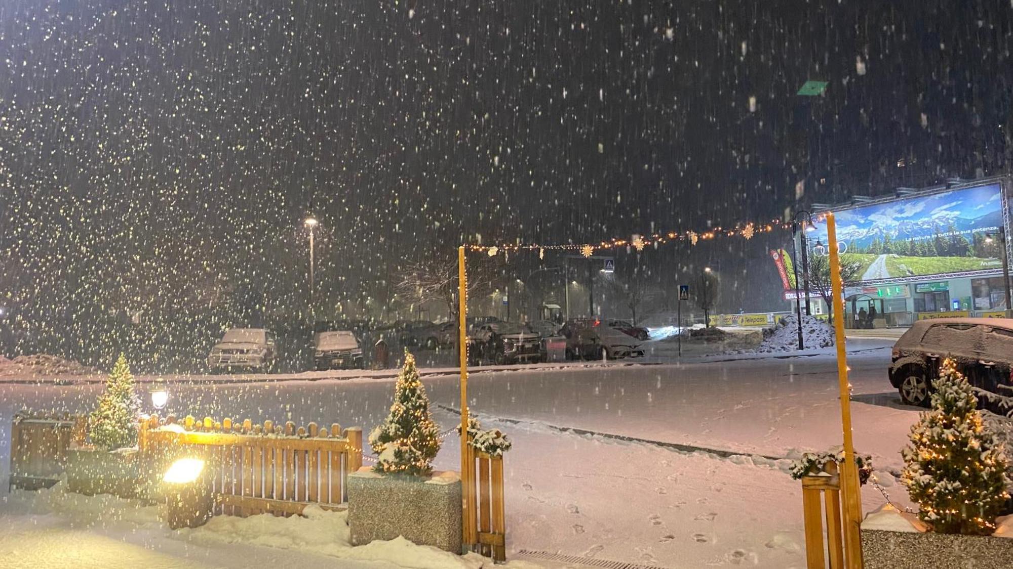 Casteluce Hotel Funivie Pinzolo Esterno foto