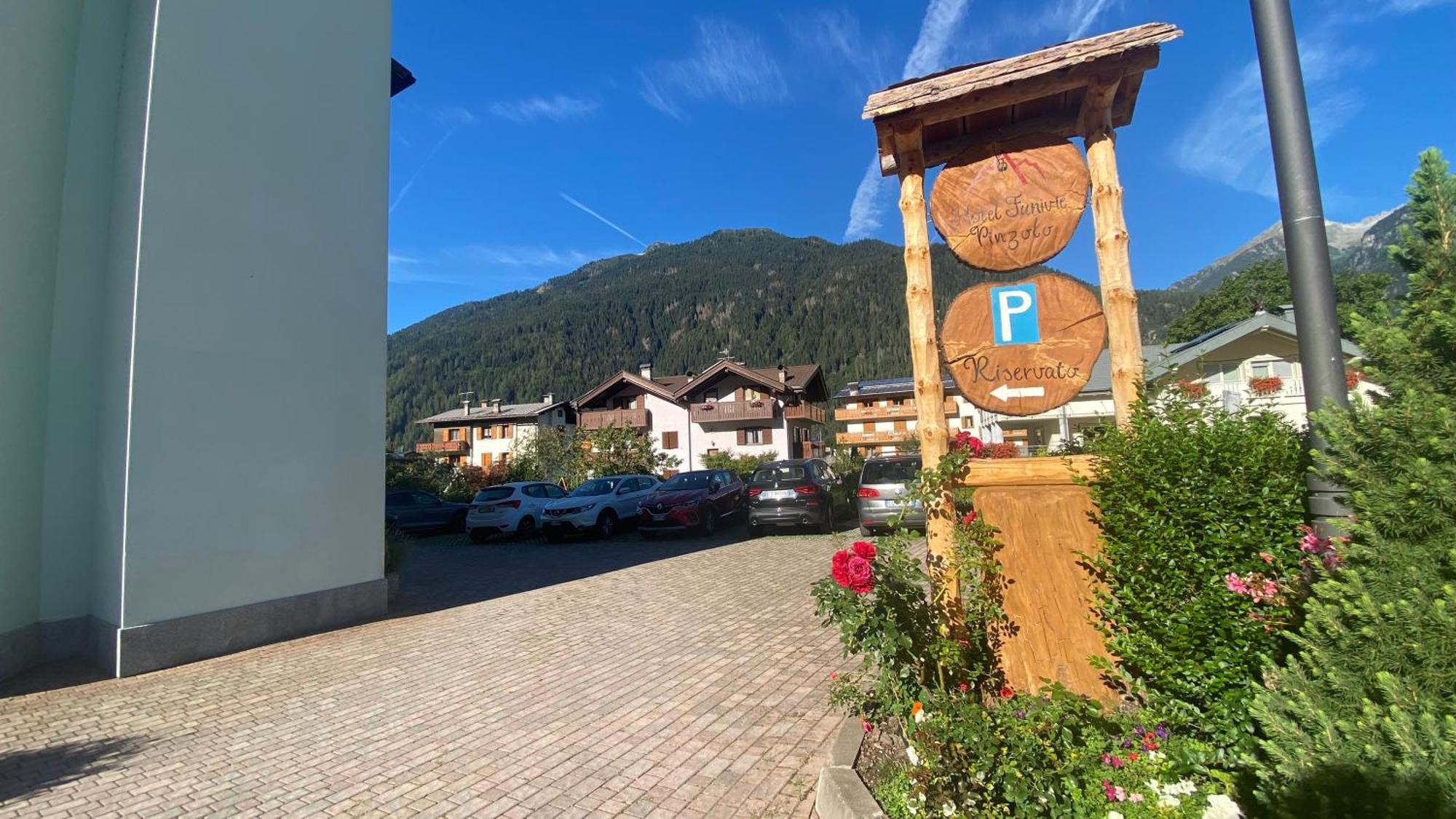 Casteluce Hotel Funivie Pinzolo Esterno foto