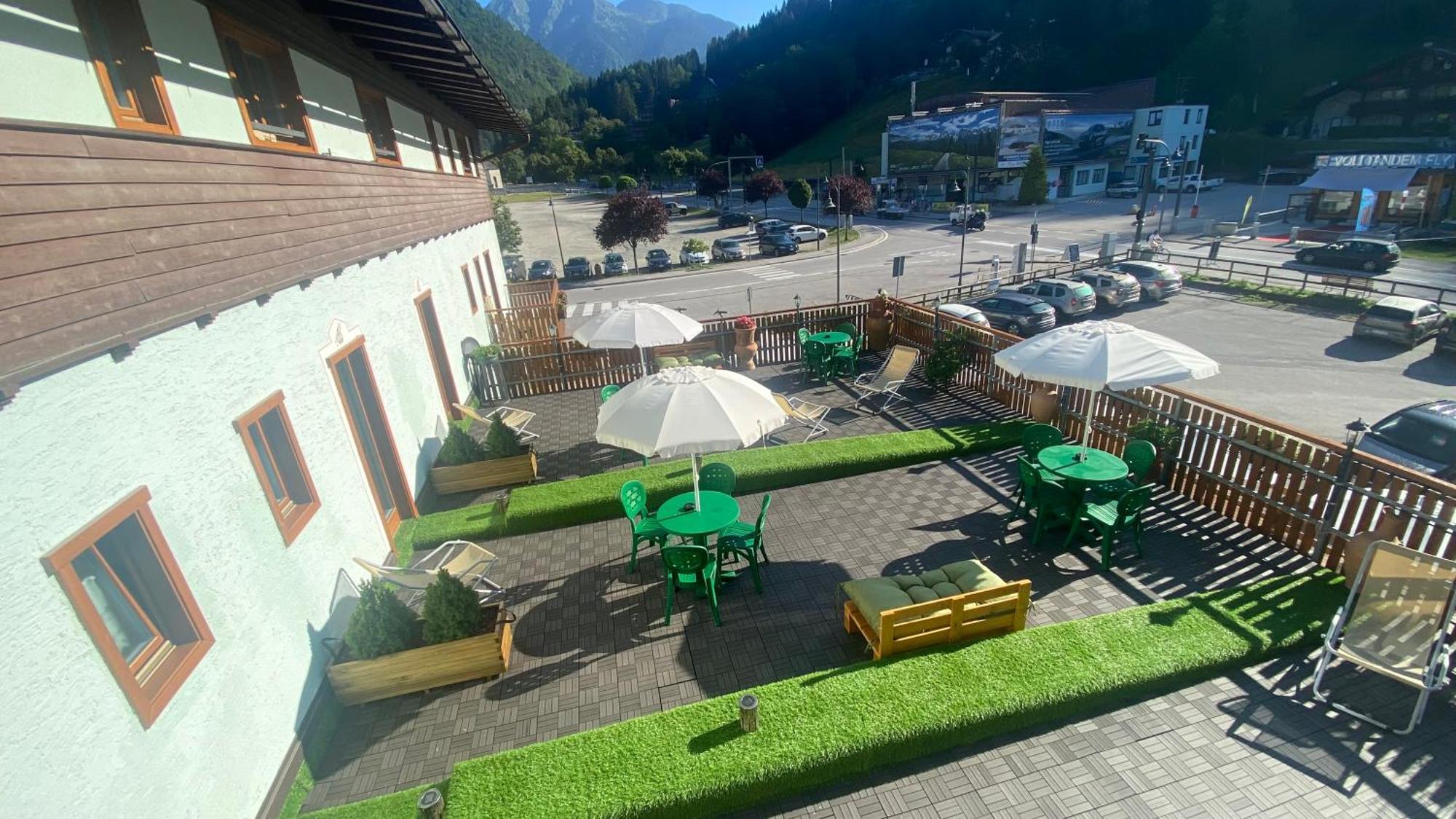 Casteluce Hotel Funivie Pinzolo Esterno foto