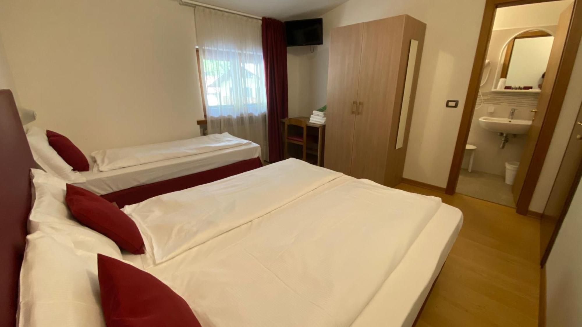 Casteluce Hotel Funivie Pinzolo Esterno foto