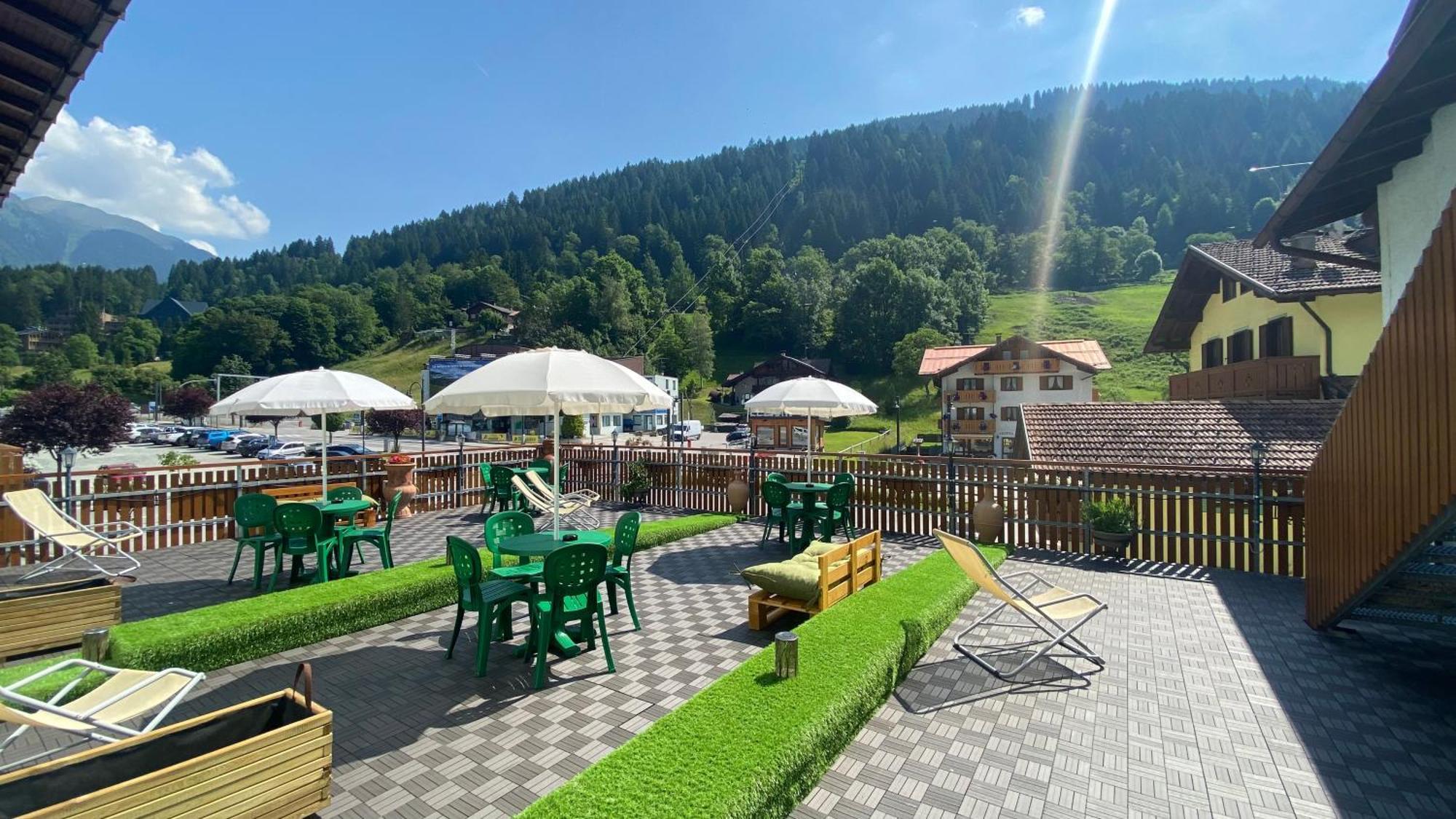 Casteluce Hotel Funivie Pinzolo Esterno foto