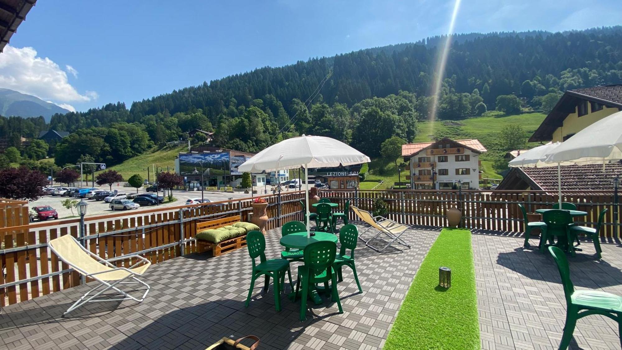Casteluce Hotel Funivie Pinzolo Esterno foto