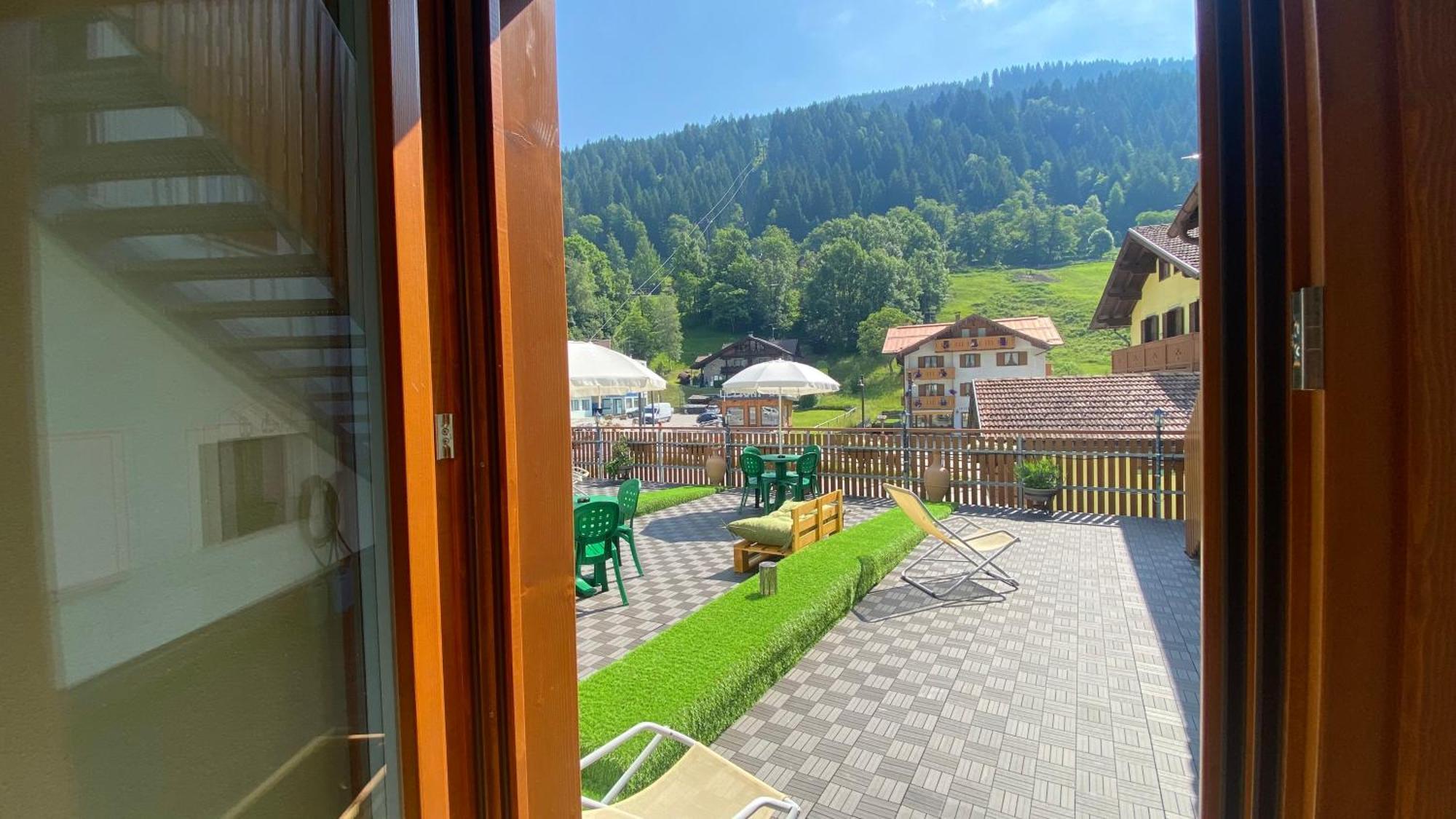 Casteluce Hotel Funivie Pinzolo Esterno foto