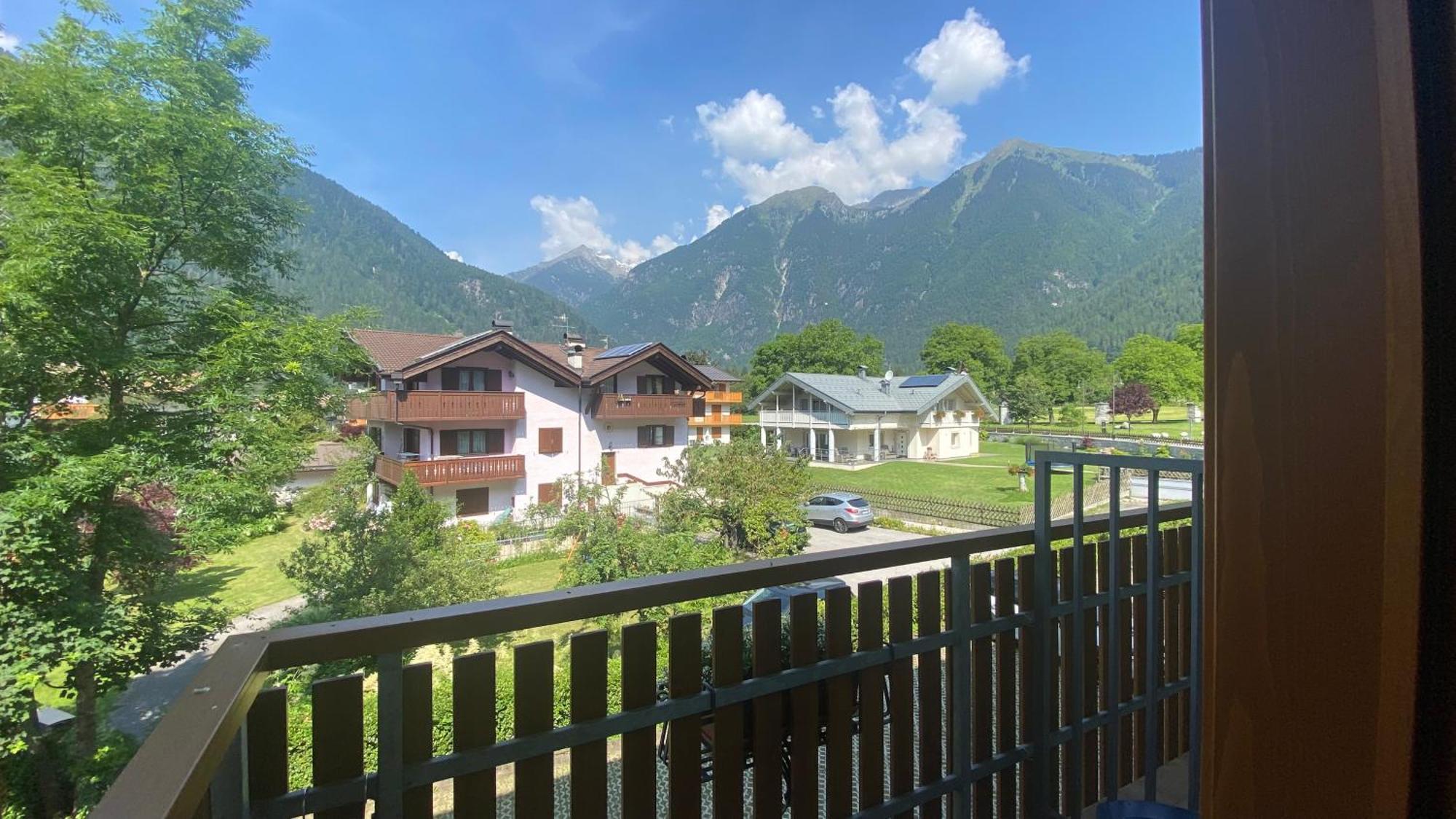 Casteluce Hotel Funivie Pinzolo Esterno foto