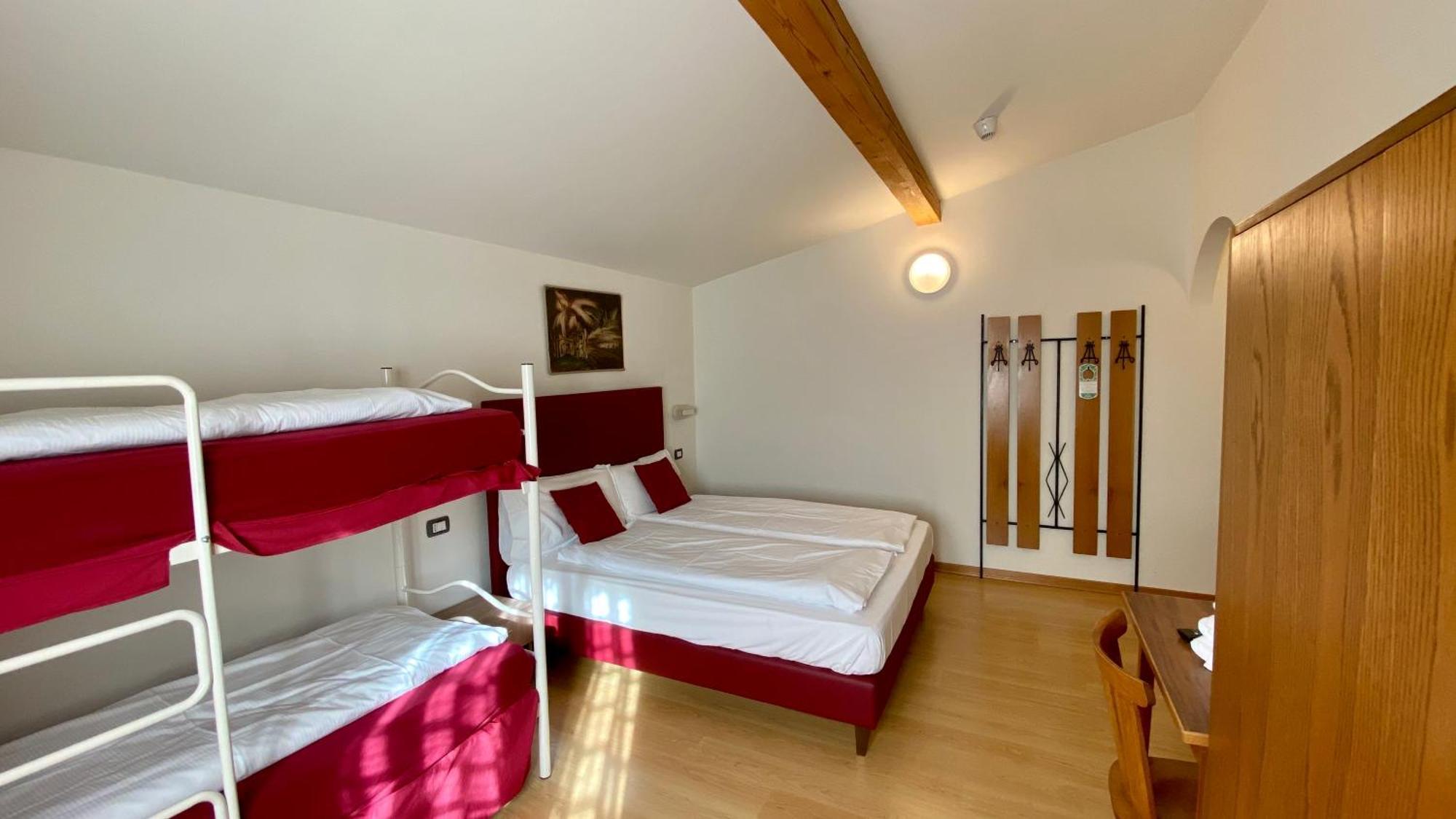 Casteluce Hotel Funivie Pinzolo Esterno foto