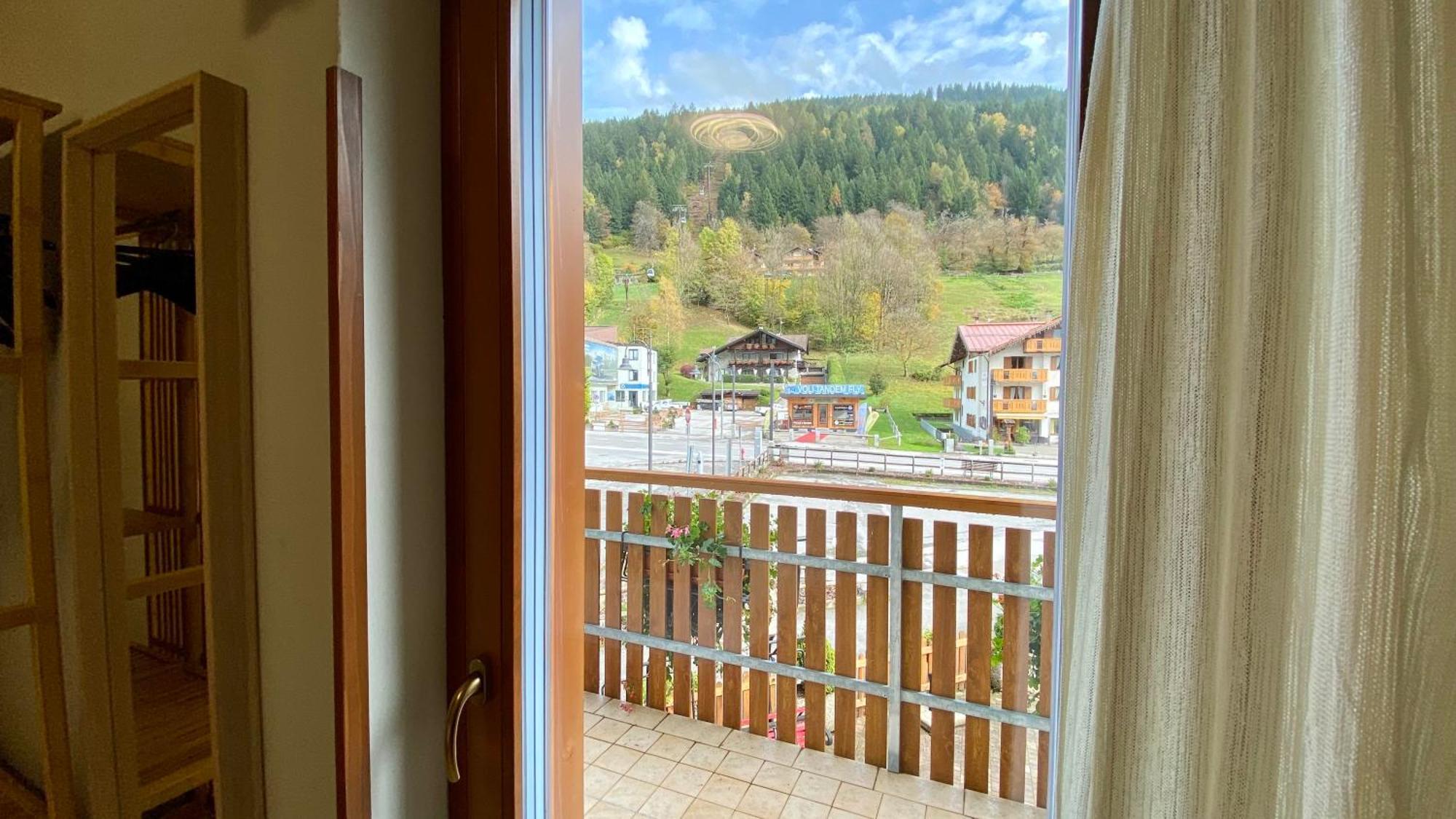 Casteluce Hotel Funivie Pinzolo Esterno foto